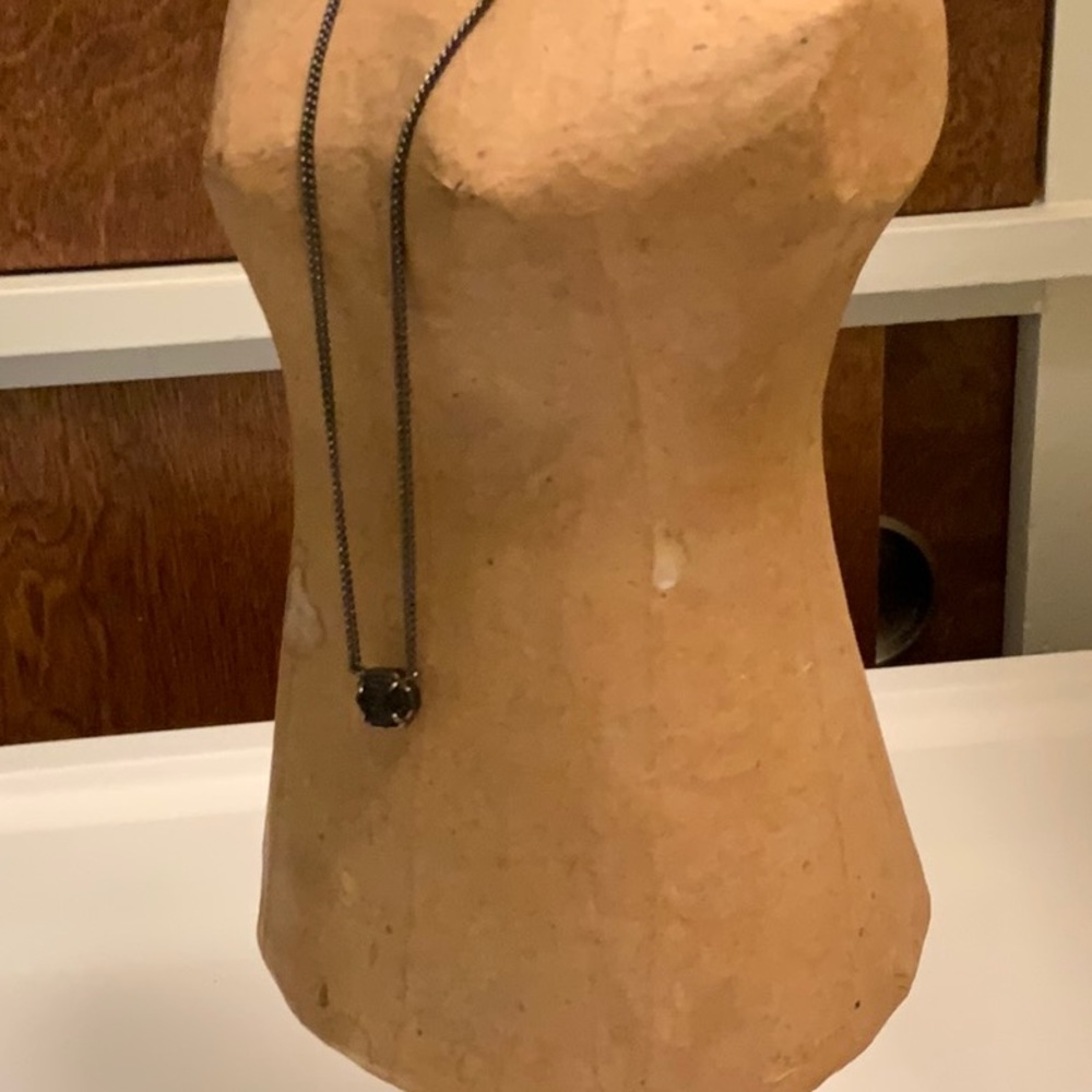 Kendra Scott necklace